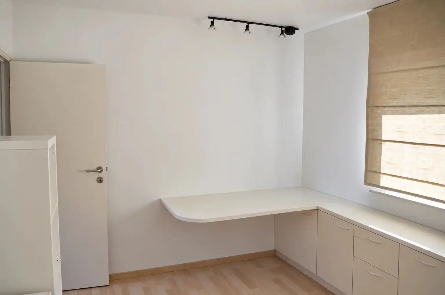 VERRASSEND RUIM EN RUSTIG GELEGEN APPARTEMENT VAN 126 M² NABIJ CENTRUM BILZEN foto 4