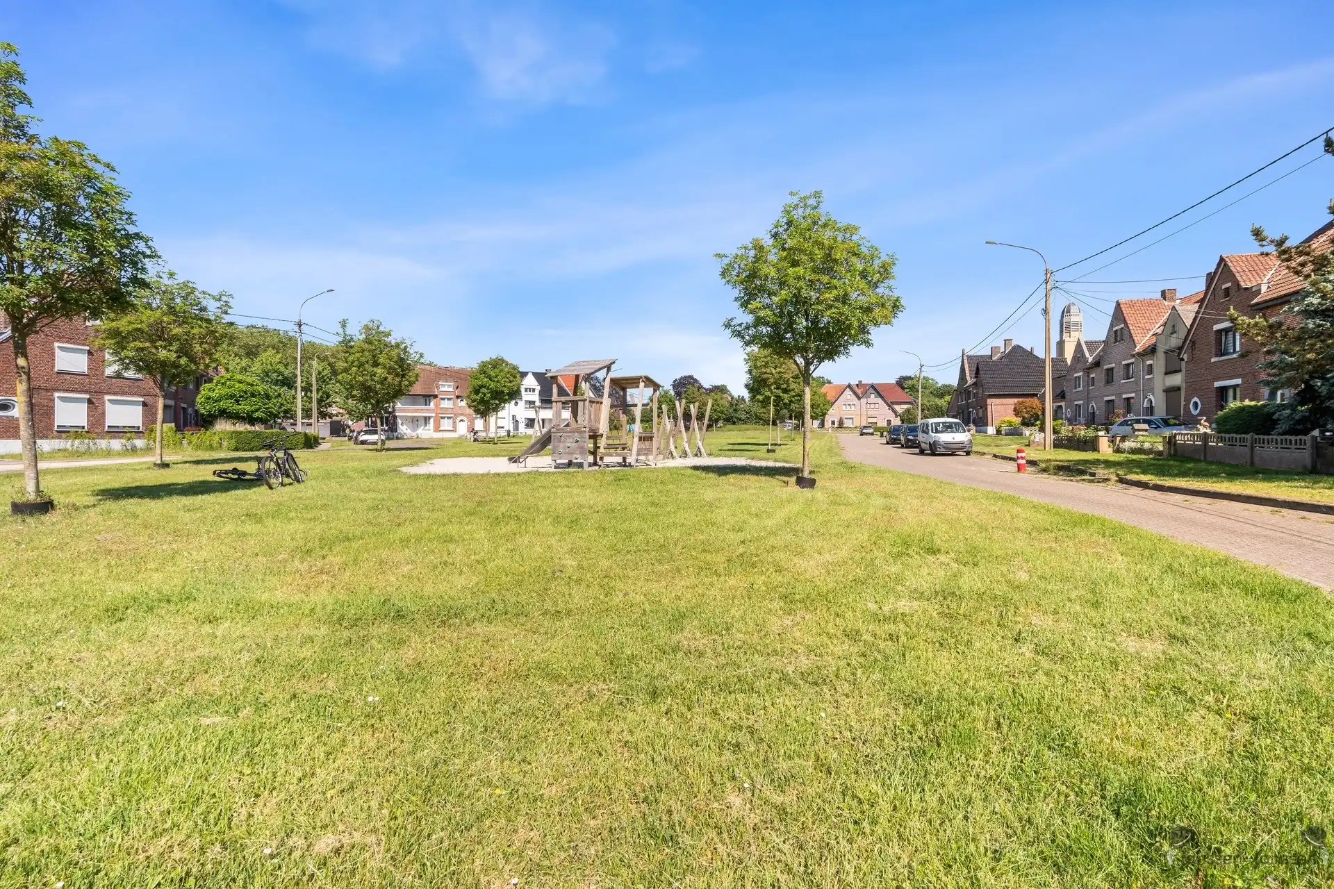 Charmante rijwoning met tuin in het groene Waterschei foto 3