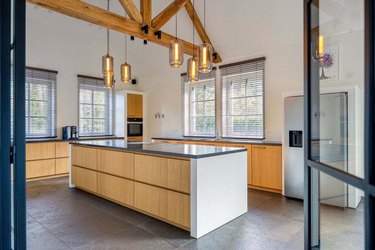 Ruim ingedeelde en kwalitatief afgewerkte villa op een mooi perceel met naastgelegen bouwgrond. foto 9