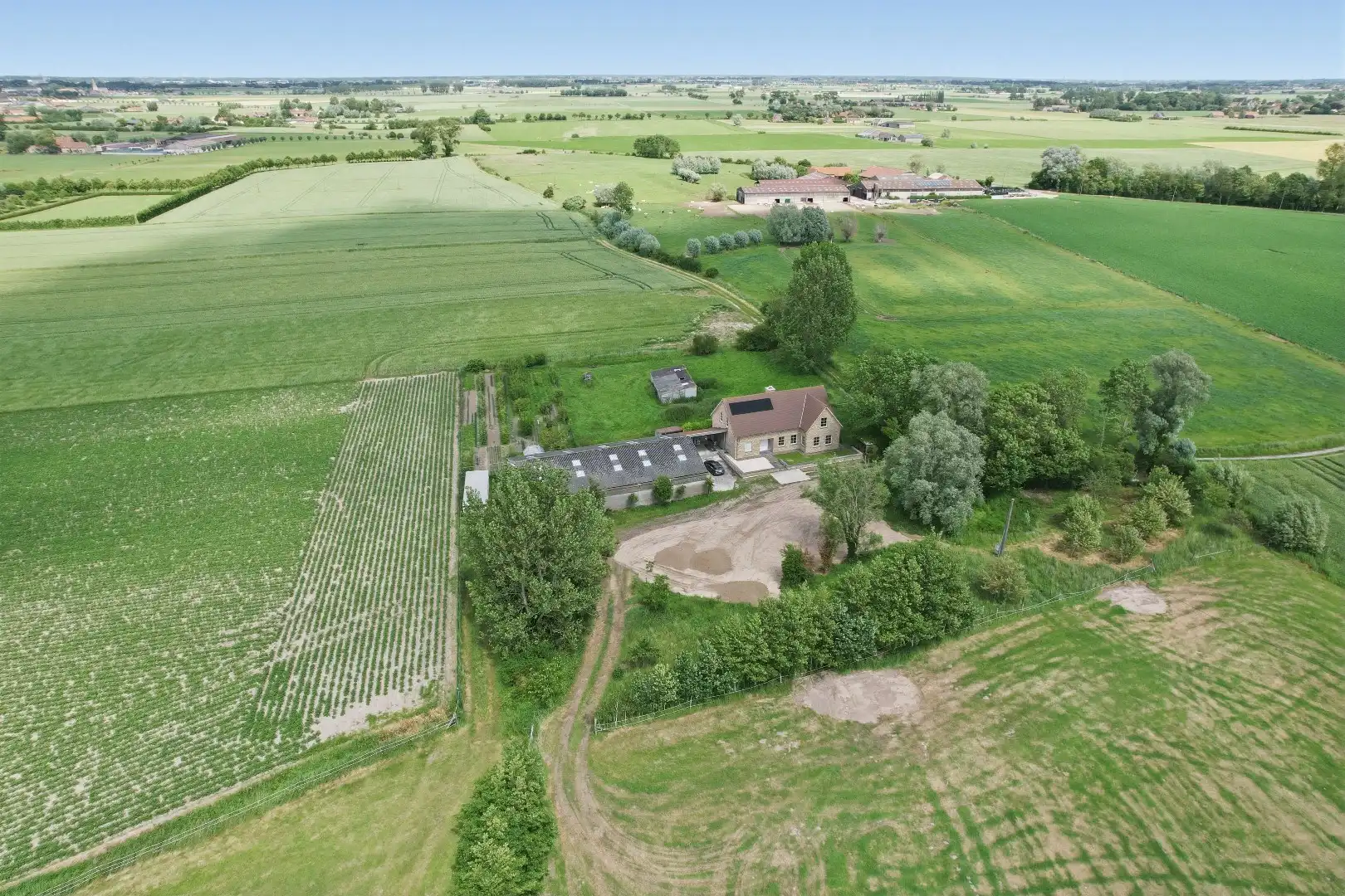 Recente open bebouwing (2019) op een perceel van maar liefst +- 8000 m², foto 3