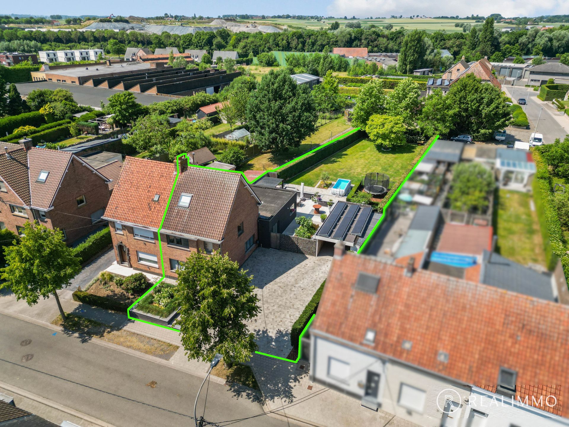 Stijlvol gerenoveerde woning op ruim perceel in het centrum van Moen foto 19