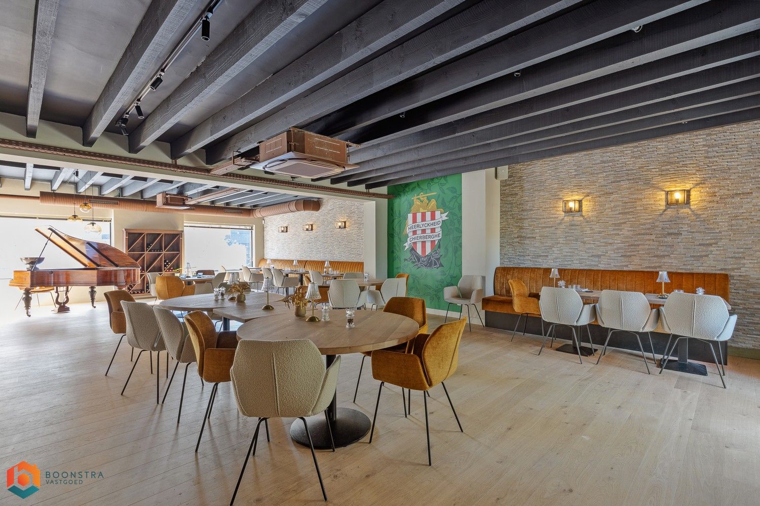 Grondig gerenoveerd handelsgelijkvloers met woonst en ruime parking foto 5