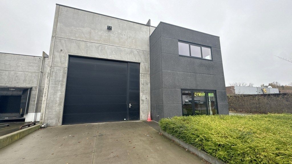 Magazijn met laadkades en kantoor te huur in Mechelen-Noord I foto 9