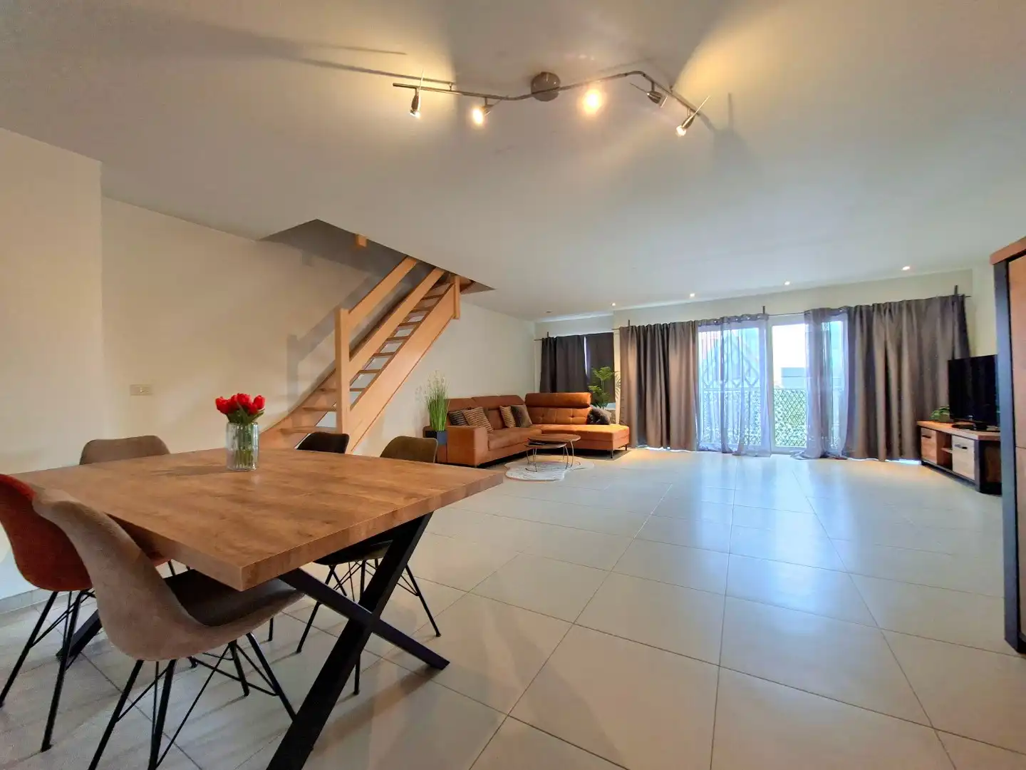 Ruim duplex appartement nabij 't station  foto 3