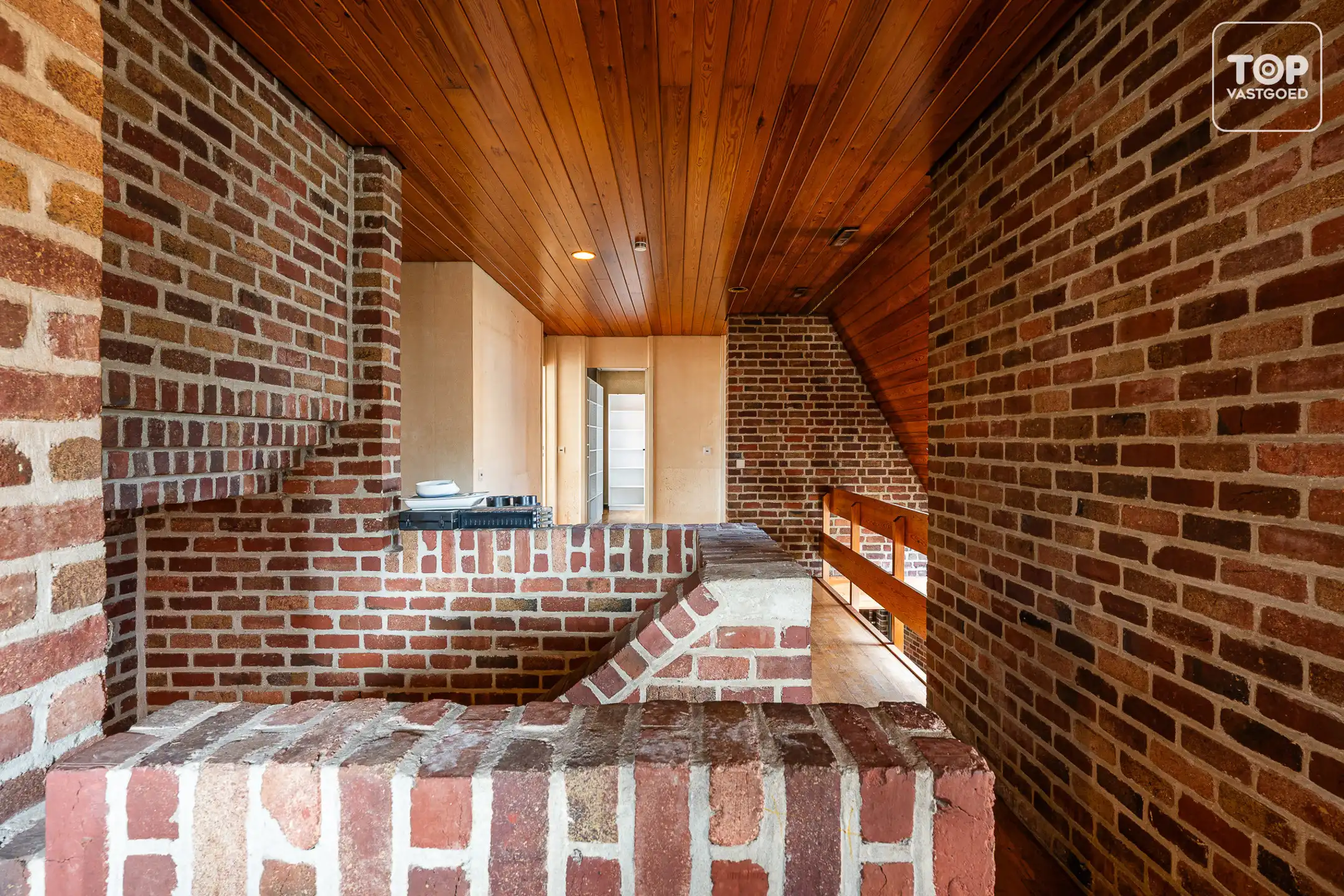 Architecturale woning met 4 slaapkamers en dubbele garage foto 12