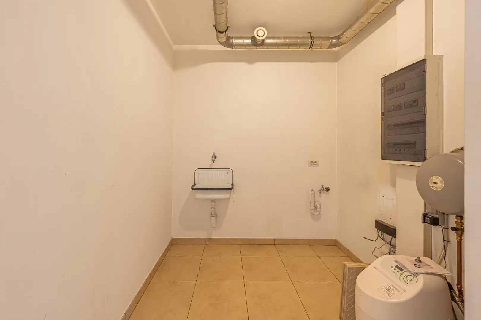 Instapklaar appartement met 2 slaapkamers, garage, berging en zonneterras in Dadizele foto 13