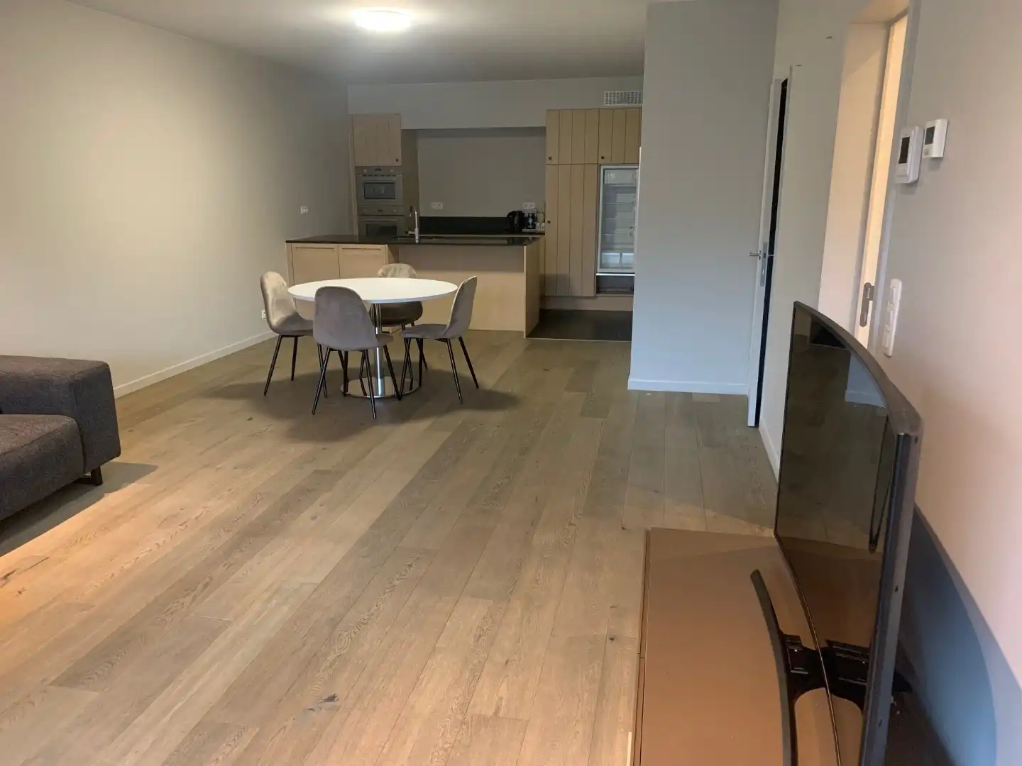 Ongemeubeld tweeslaapkamerappartement met berging én garagebox - prachtige ligging in Stil Ende Brugge foto 4