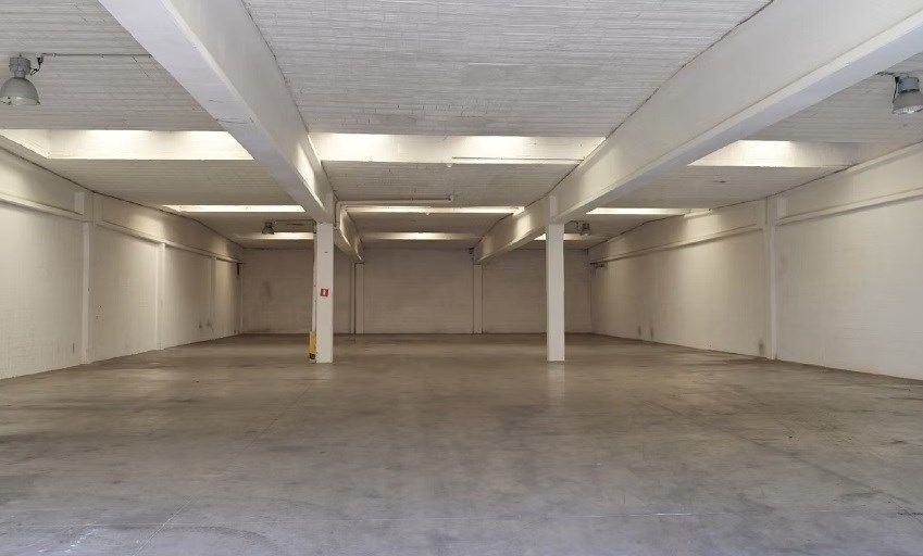 Magazijn met ingericht kantoor te huur in het industriepark te Malle foto 2