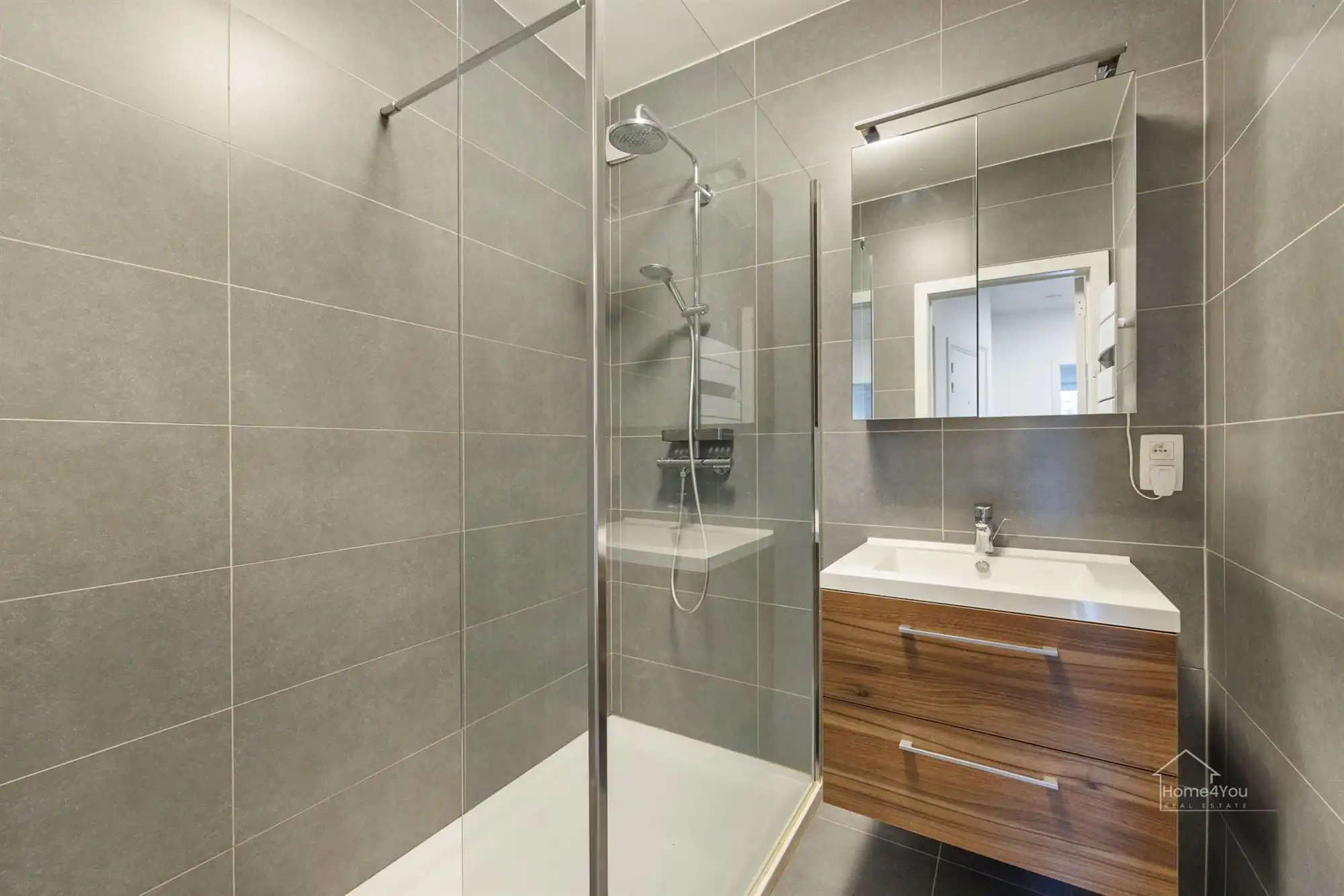 Instapklaar 2 Slaapkamer App + Garage foto 20