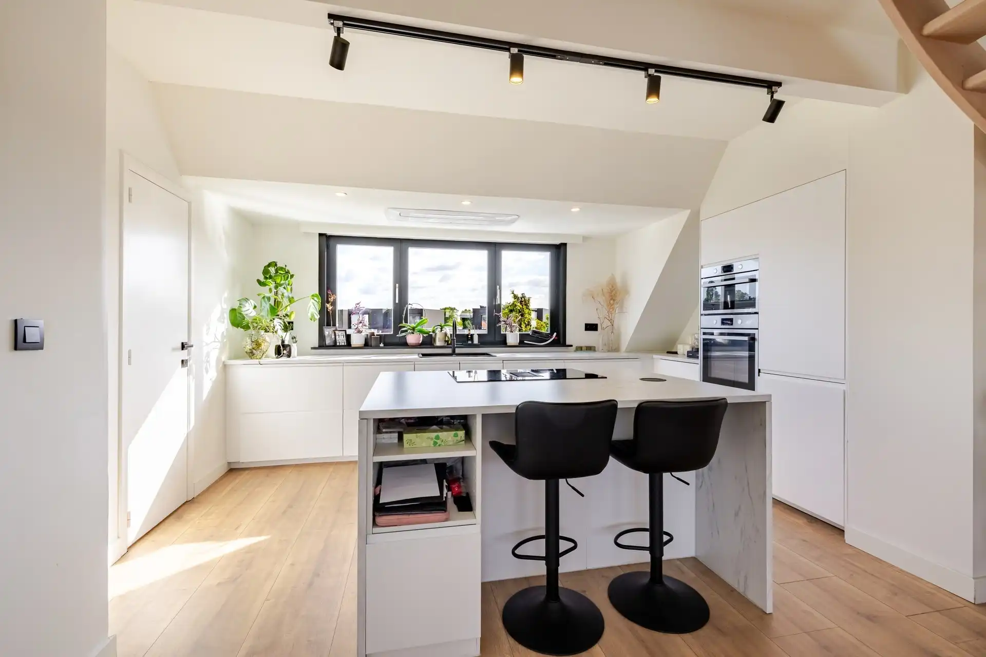 Prachtig gerenoveerd appartement in de dorpskern! foto 3