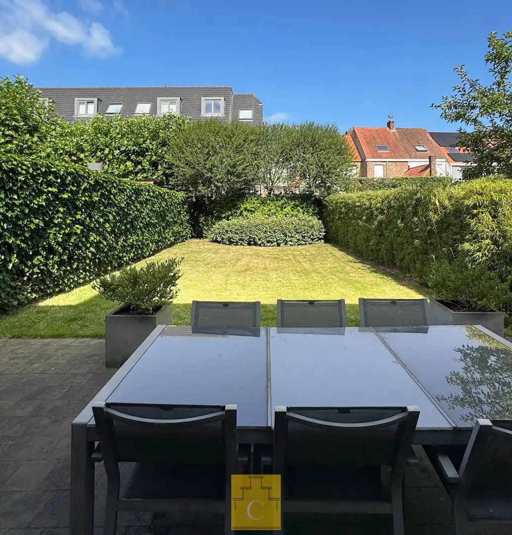 Recente woning met garage en zonnige tuin in Sint-Andries foto 7
