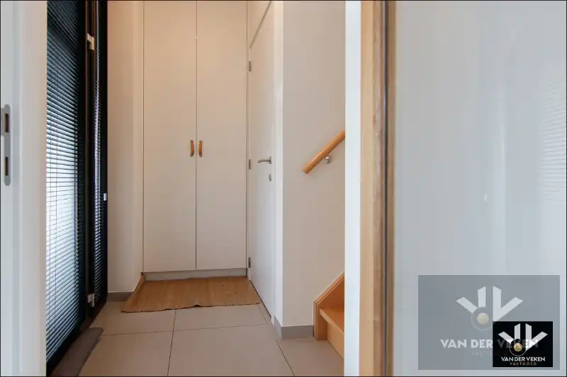 Knap ingericht, recent en lichtrijke woning met 3 ruime slpk en volledig omheinde tuin foto 10