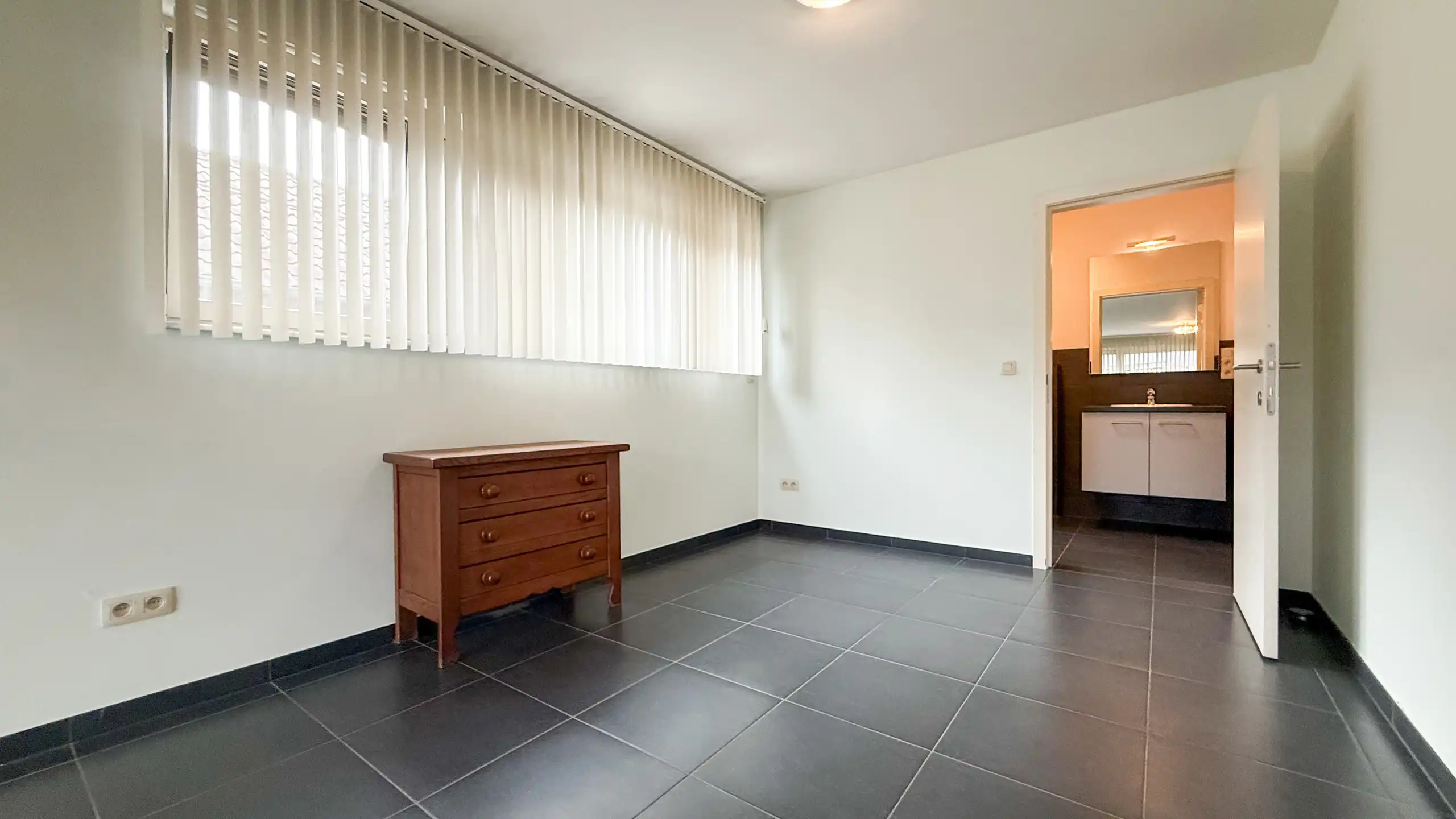 Veelzijdig investeringspand met 10 kamers, lift en kelder! foto 42