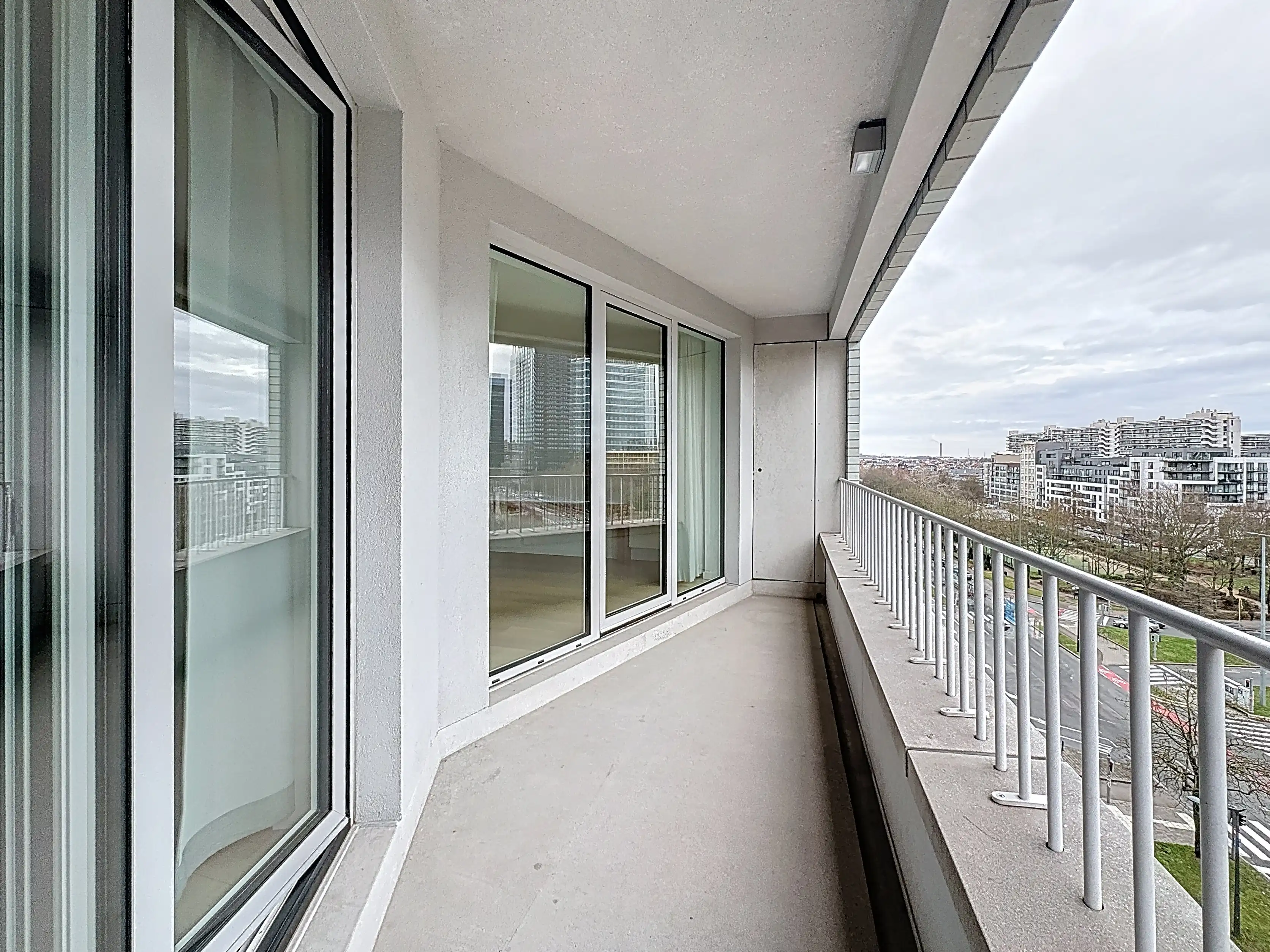 Recent 1-slpk appartement met kanaalzicht + parking, Brussel foto 11