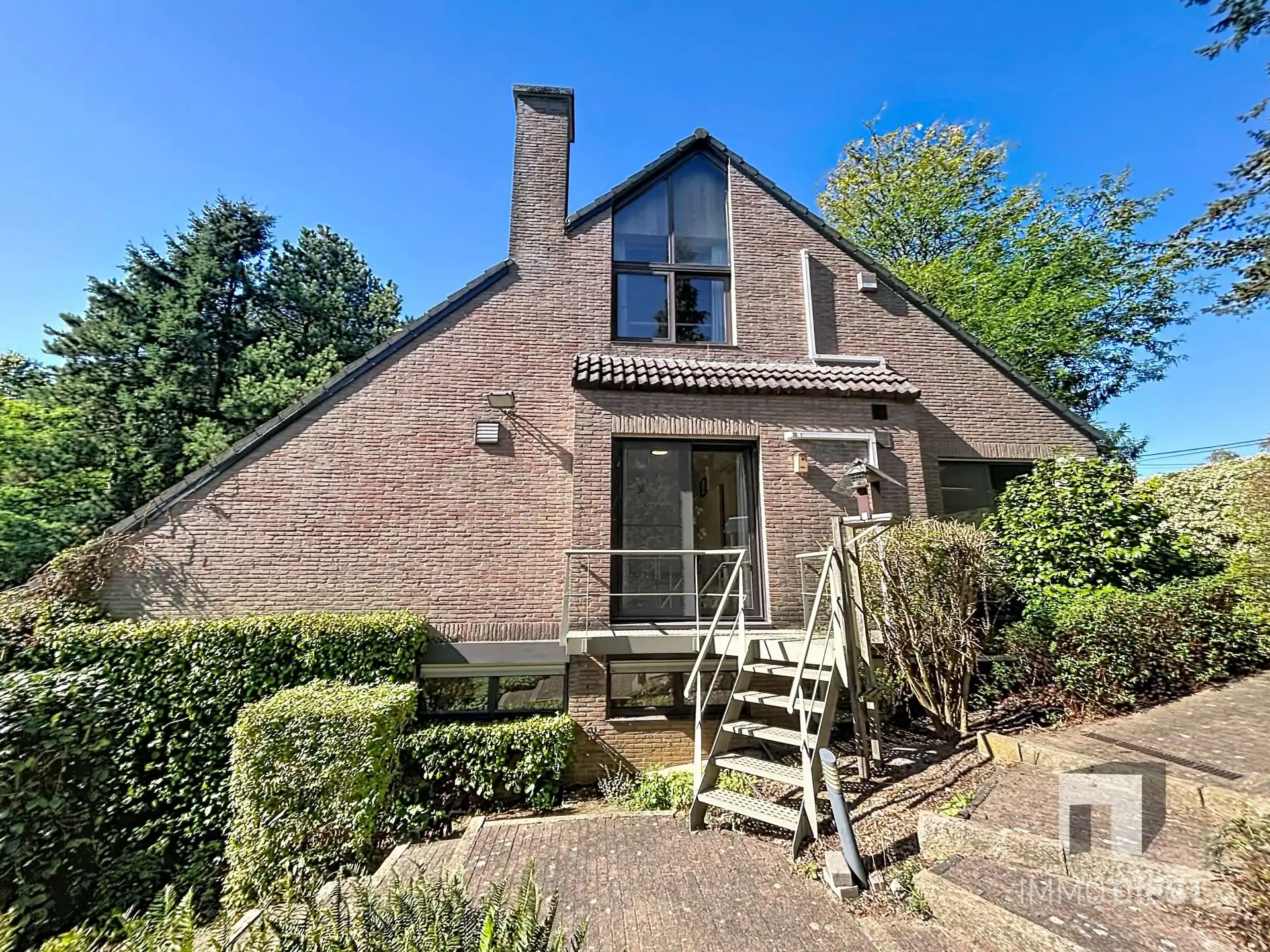 Prachtig gelegen villa met uniek ontwerp op 57a 74ca én achterliggende vijvers op 75a 54ca. foto 45