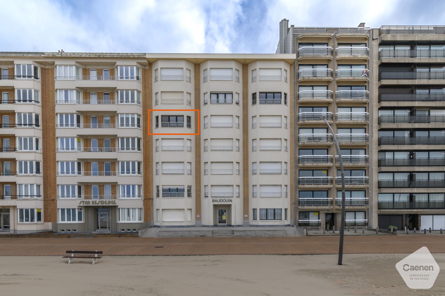 Te koop: ruim 2-slaapkamerappartement met frontaal zeezicht – De Panne foto 2