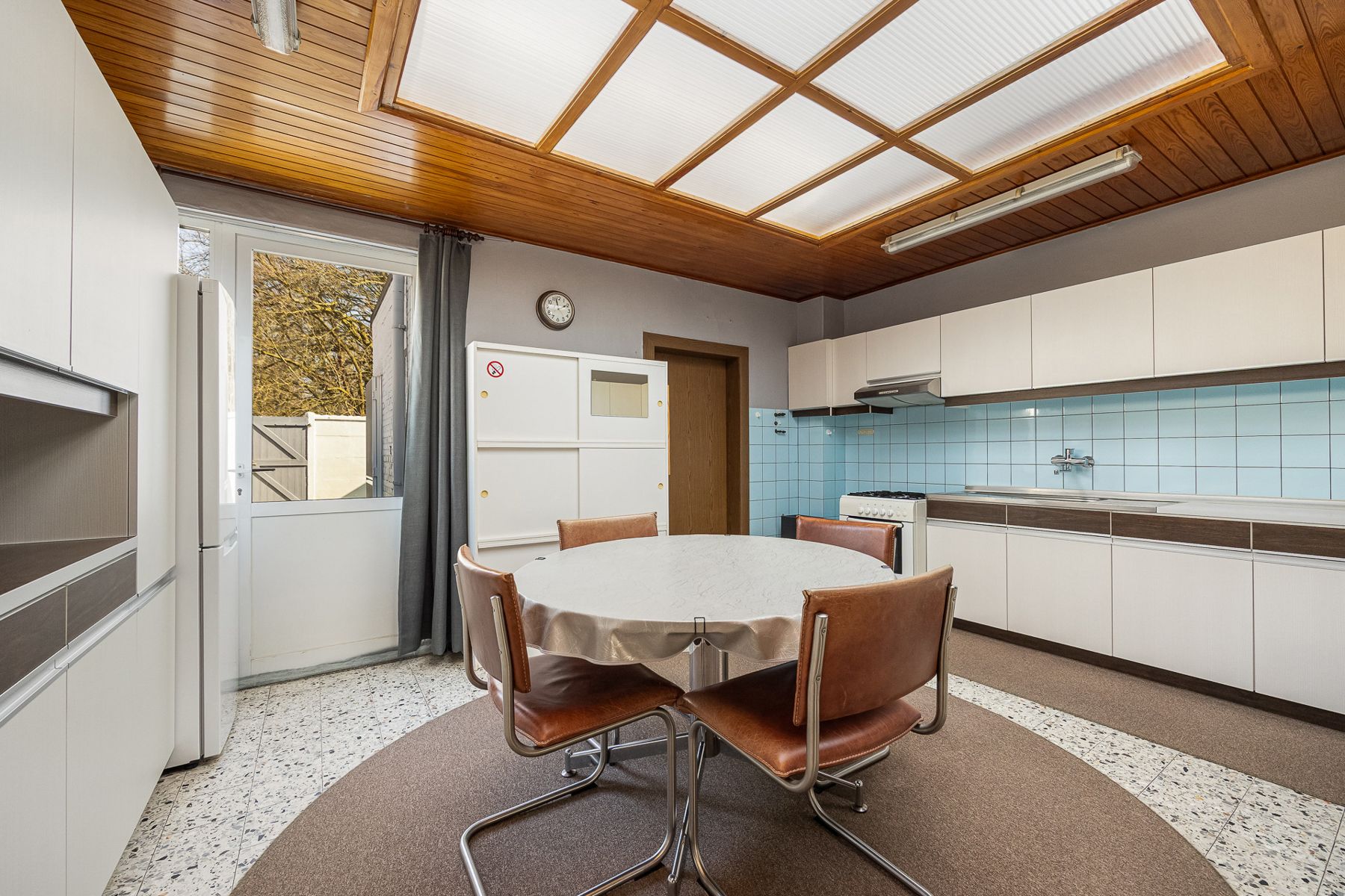 Goed onderhouden woning met stadskoer. foto 5