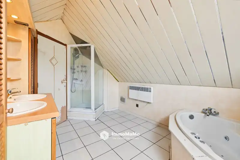VRIJSTAANDE WONING MET 3 SLPKS EN ROYALE TUIN TE KOOP IN SXW foto 20
