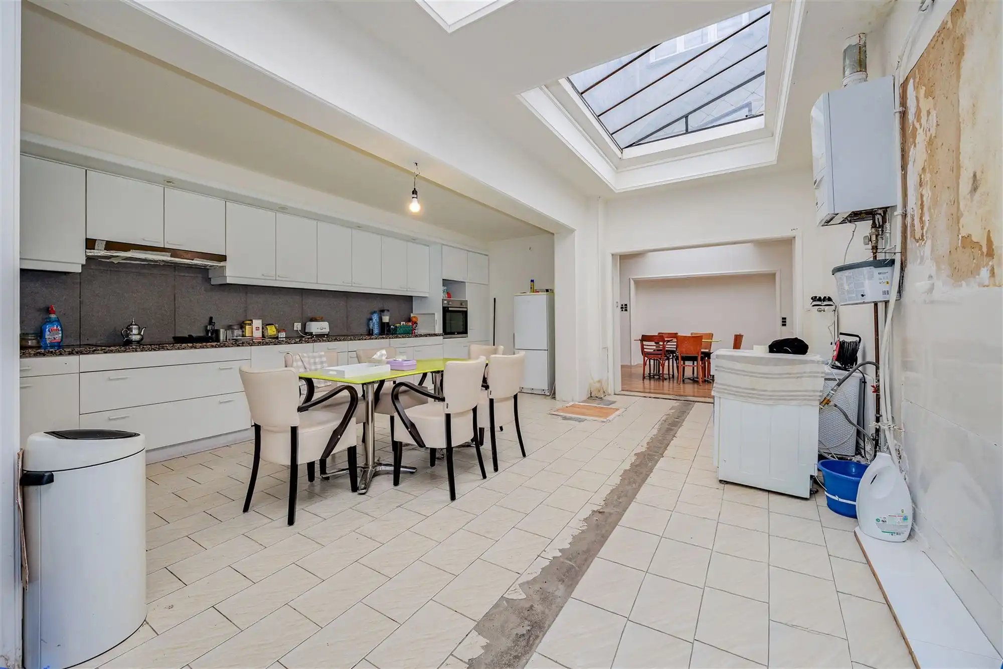 Instapklaar huis met magazijn in het centrum foto 11