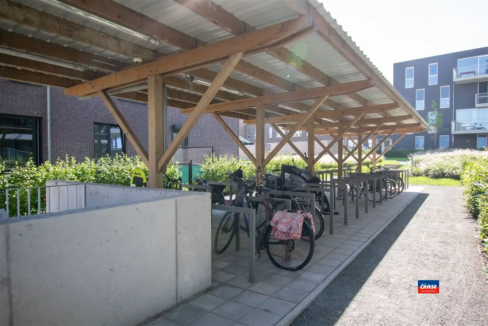 Knap nieuwbouwappartement met 2 slaapkamers, groot terras met prachtig uitzicht en ondergrondse autostaanplaats foto 23