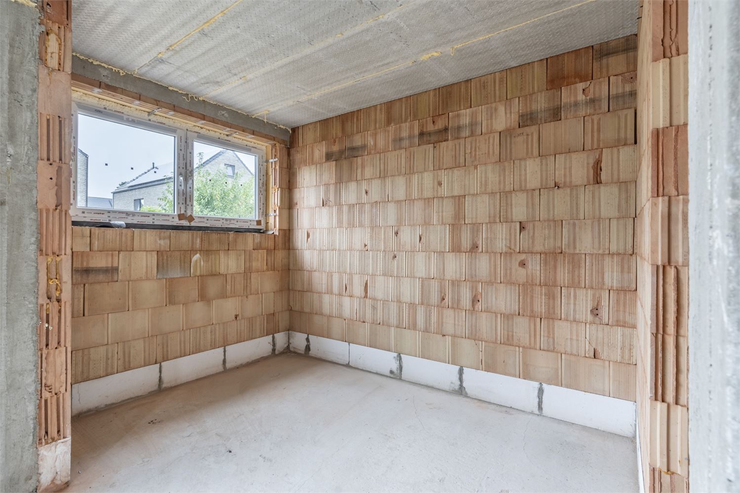 IDEALIS VASTGOED - ROYALE CASCO-WONING MET EEN HEERLIJK LICHTRIJKE WOONKAMER MET OPEN KEUKEN EN AANSLUITEND DE BERGPLAATS, 3 SLAAPKAMERS (MEER MOGELIJK), EEN RUIME BADKAMER EN RUIME 2DE VERDIEPING OP KNAP HOEKPERCEEL VAN +- 5A 54CA! foto 17