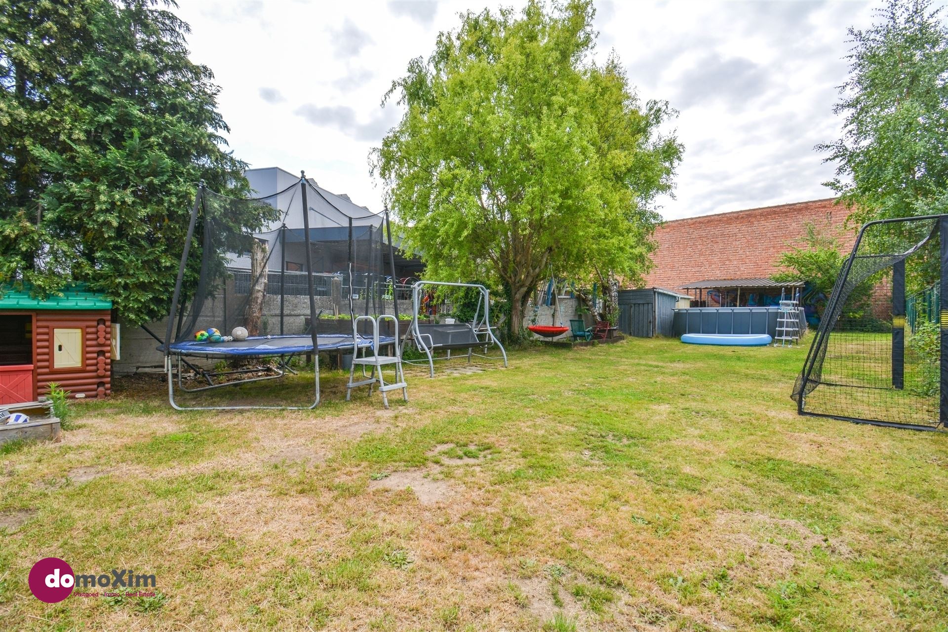 Centraal gelegen woning met 4 slaapkamers en grote tuin foto 17