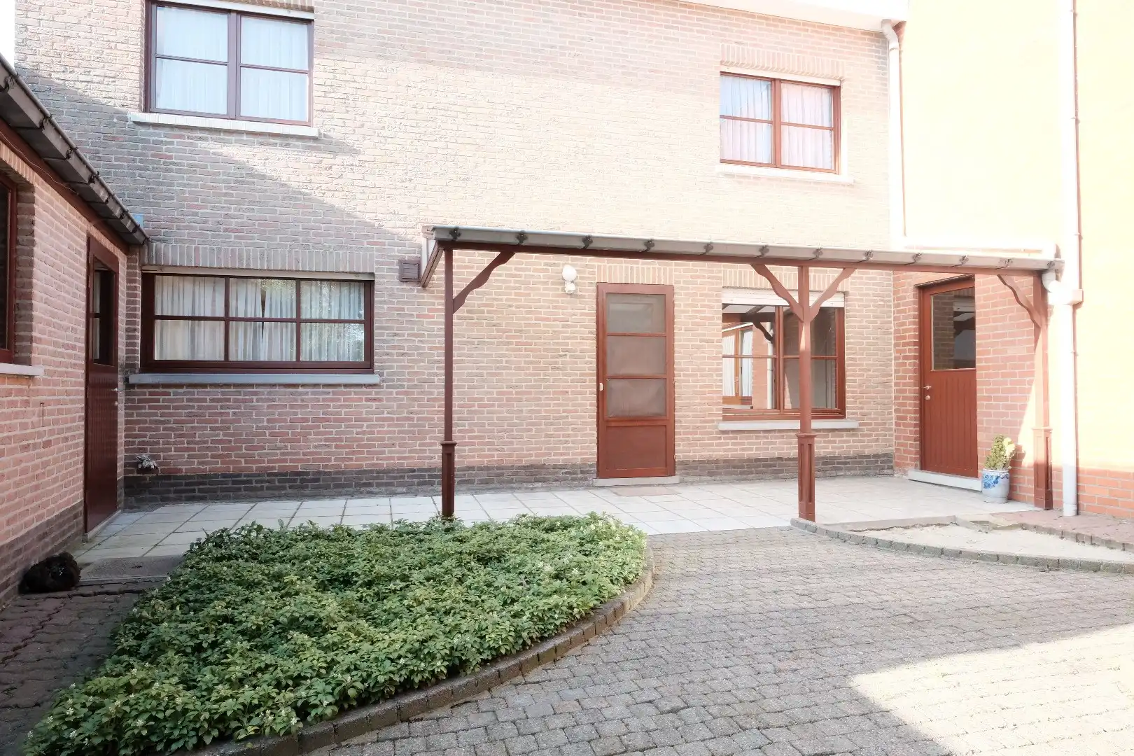 Ruime halfopen woning met 5 slaapkamers, 2 garages en zuidgerichte tuin foto 30