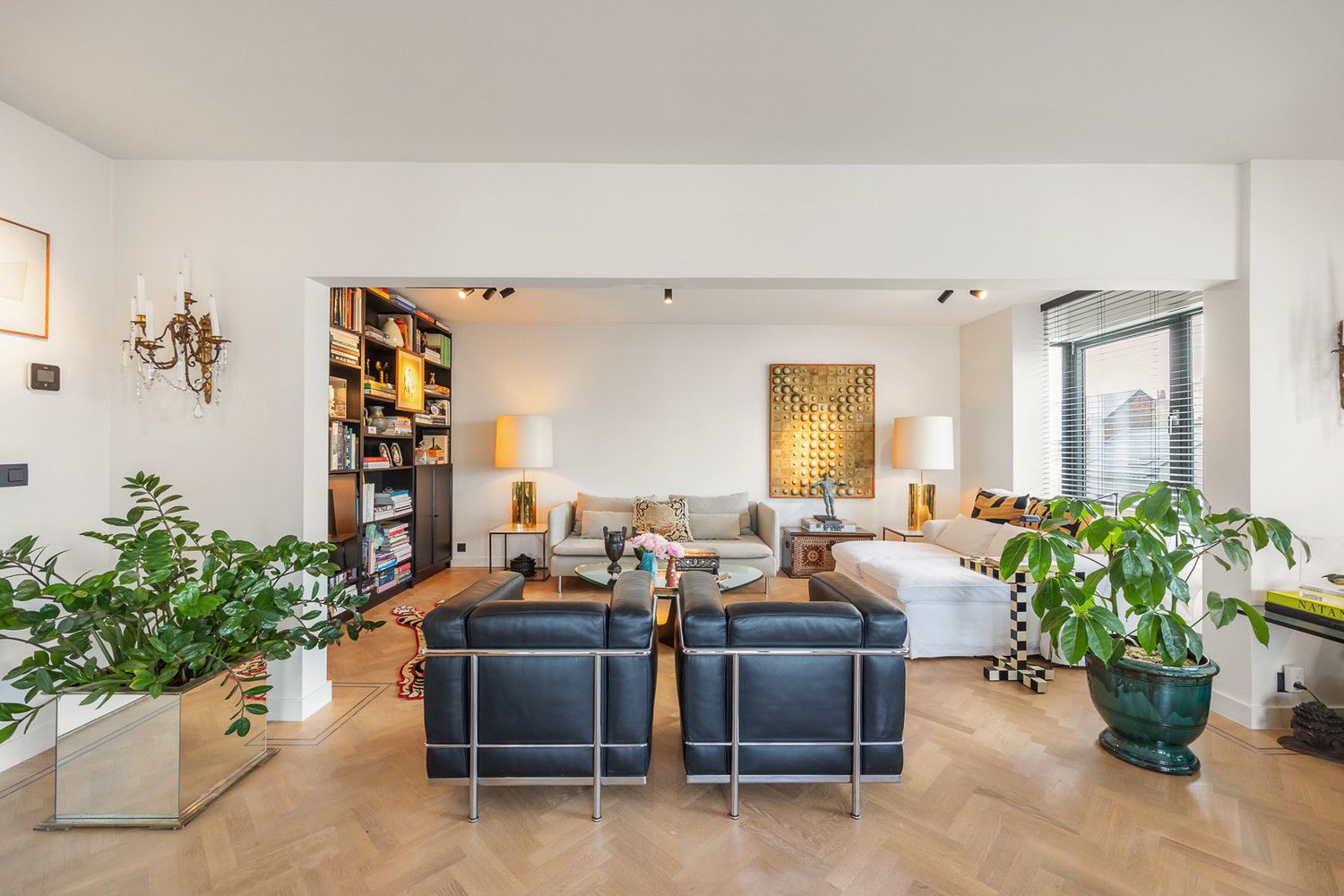 Luxueus en energiezuinig hoekappartement (260m²) op de 6de verdieping met fenomenaal uitzicht aan het Stadspark : Van Eycklei 1, Antwerpen foto {{pictureIndex}}
