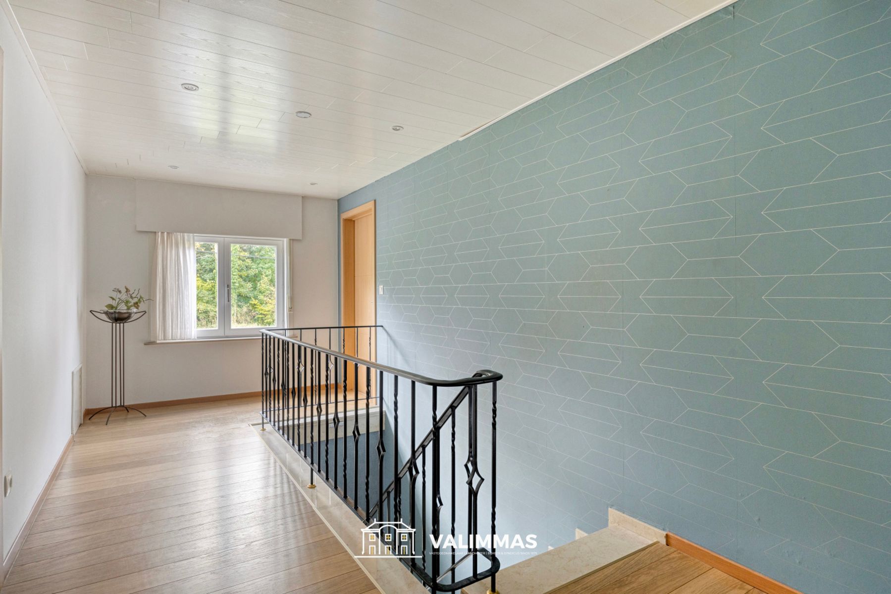 Verzorgde, mooi gelegen driegevelwoning met garage & tuintje foto 14