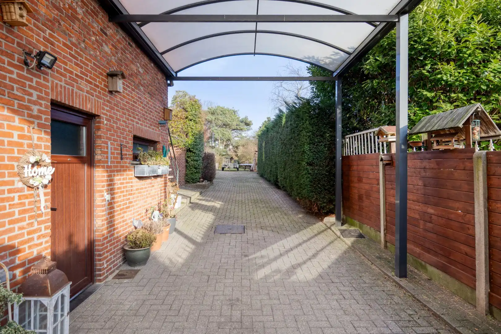 Ruim ingedeelde woning met o.a. 4 slpks op een rustig gelegen perceel van 1.069 m². foto 32