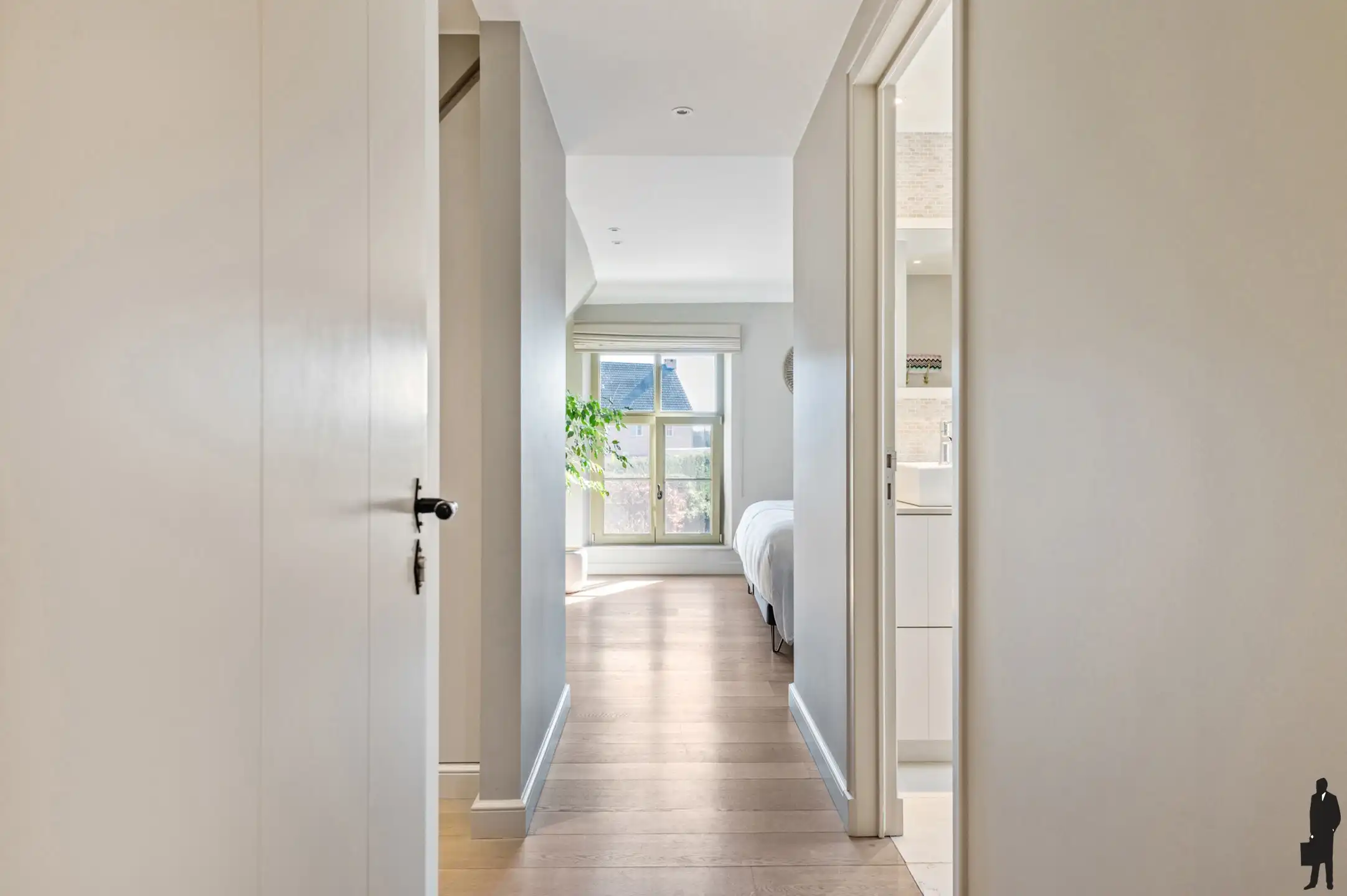 Prachtige woning met 4 slpks, 2 badks en ZW tuin met privacy foto 21