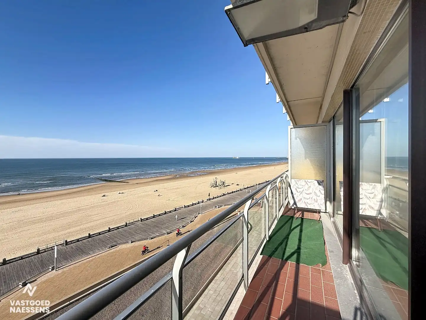 LICHTRIJKE STUDIO MET ZICHT OP ZEE EN TERRAS foto 2