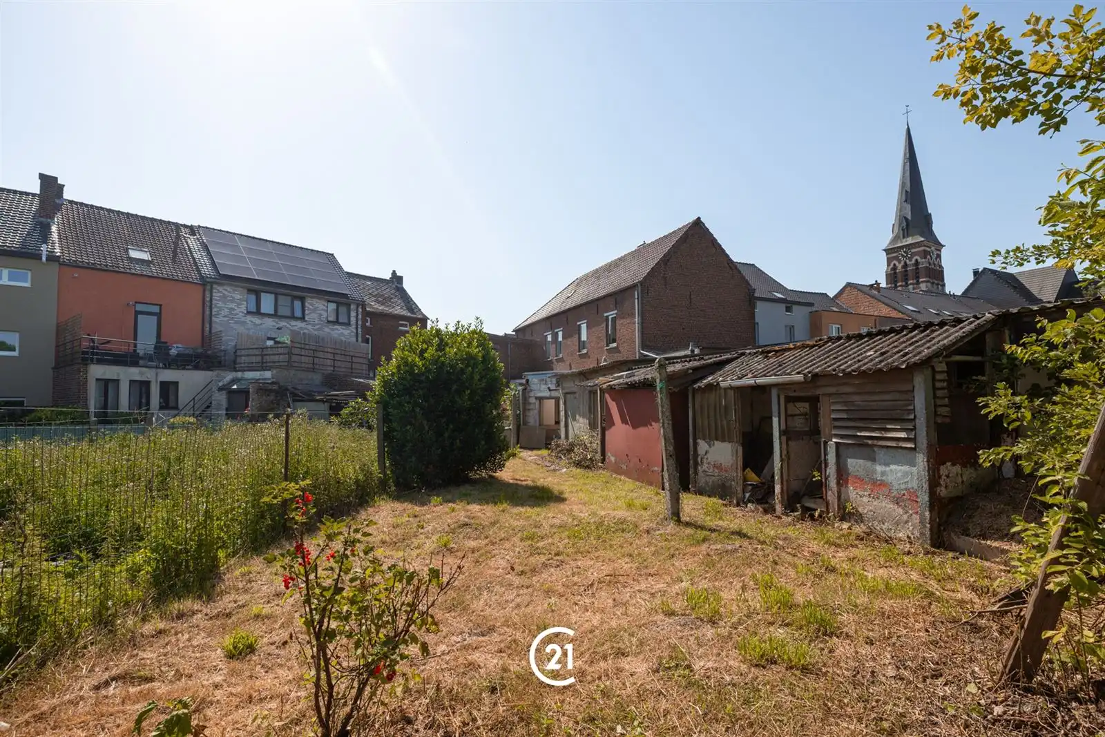 Ruime, te renoveren woning op een strategische ligging foto 12