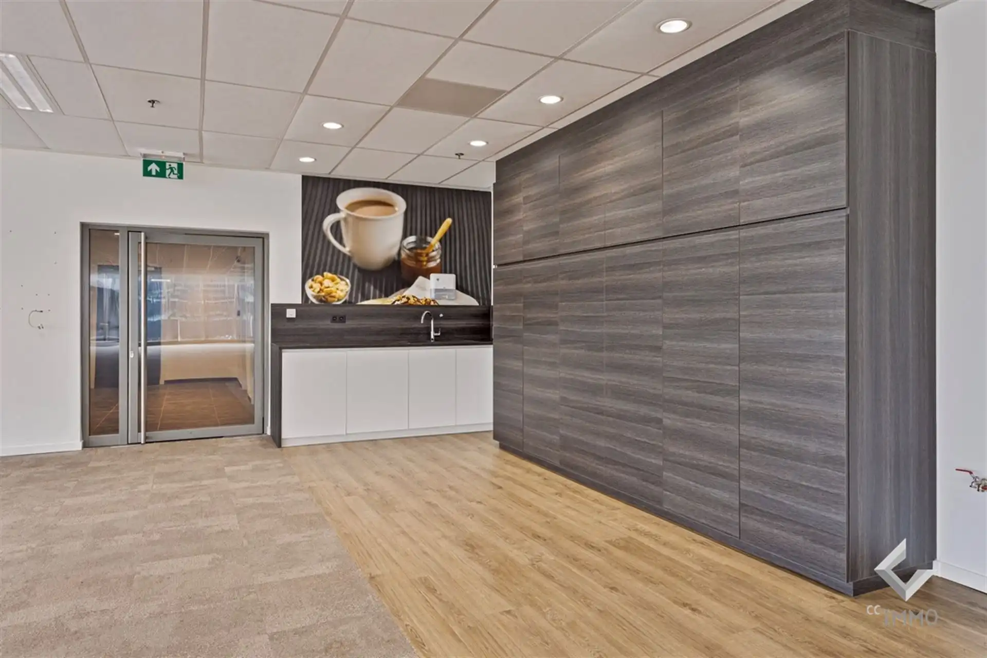 Prestigieuze kantoorruimtes te huur op praktische locatie! Met huurprijzen van 115 EUR/m² foto 10