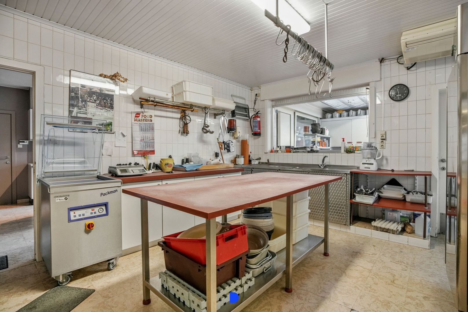 Handelspand met woonst op commerciële ligging. foto 13