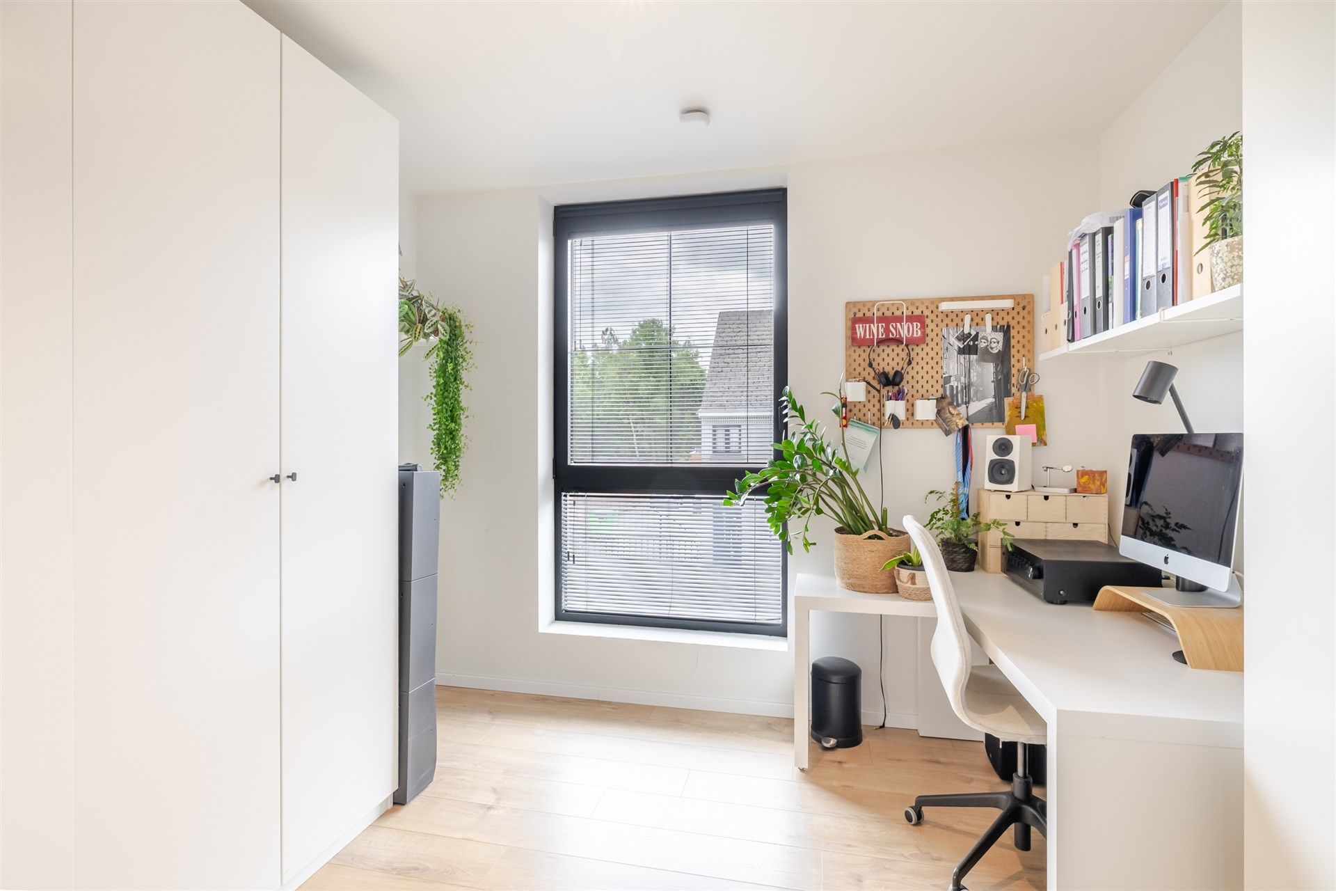 Subliem afgewerkte woning met tuin op topligging foto 21