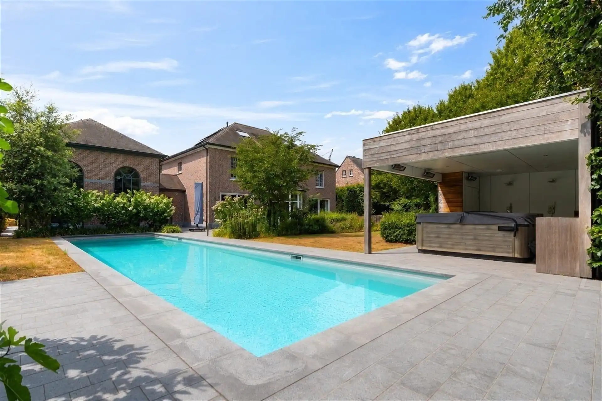 prachtig gelegen villa met verzorgde tuin en zwembad foto 41