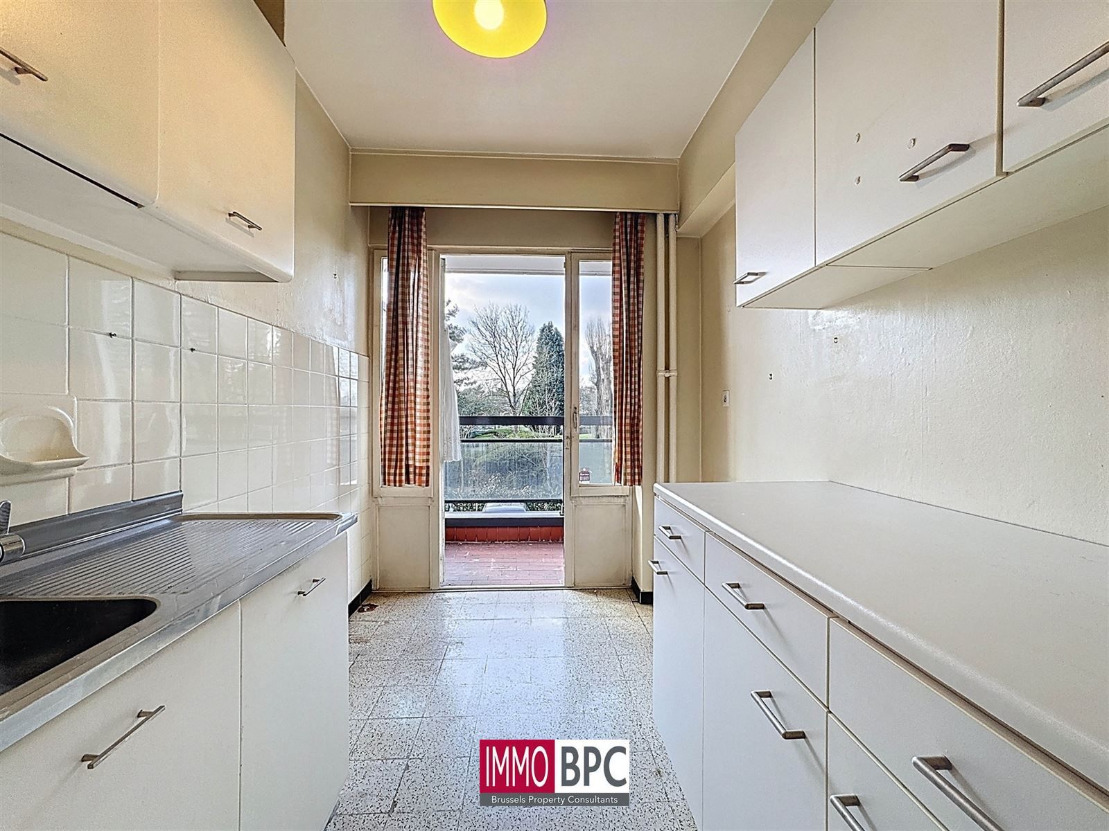 te renoveren appartement met groot terras! foto 6