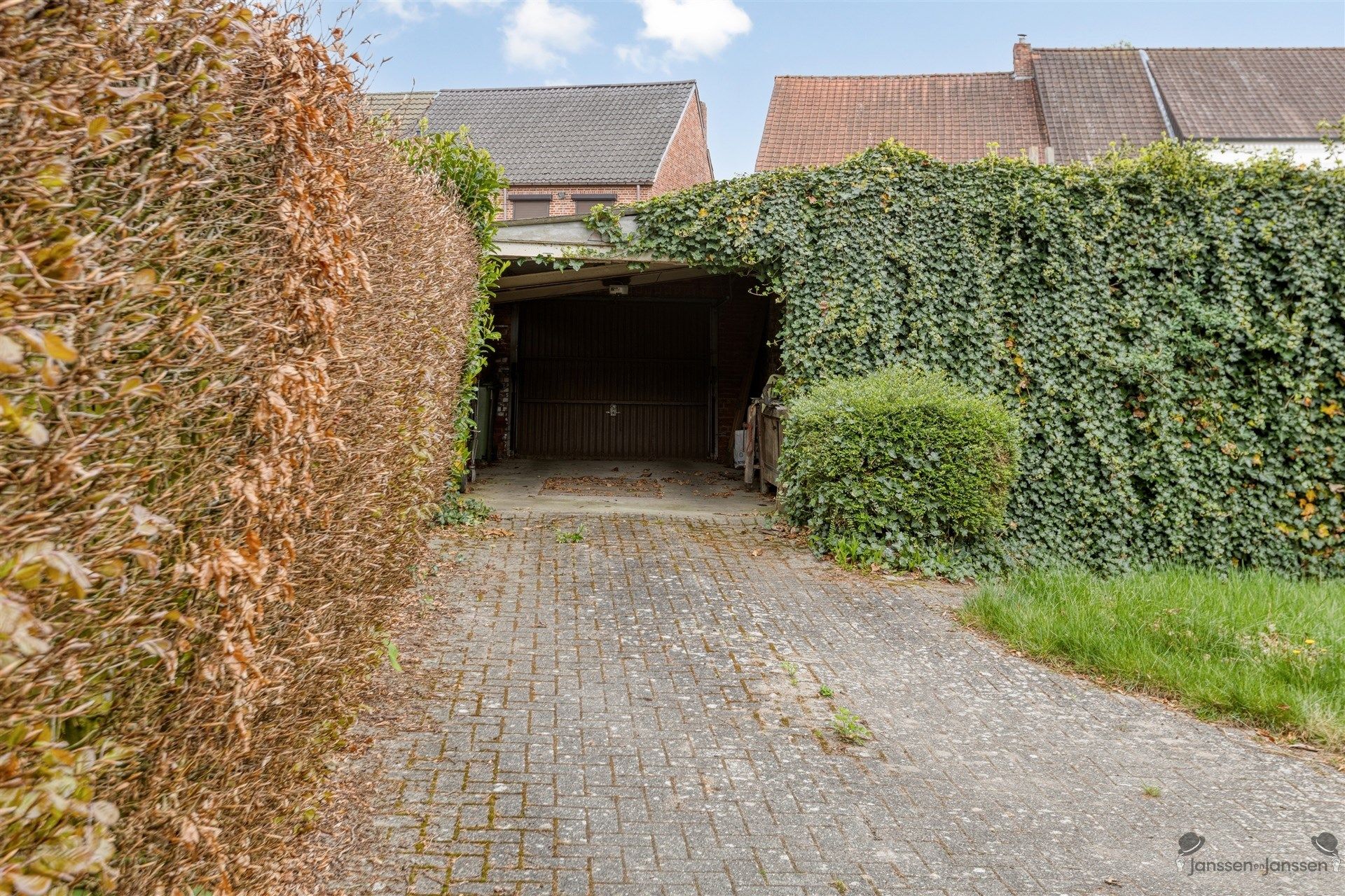 Woning met grote tuin in het centrum van meerhout + 2 garages foto 20