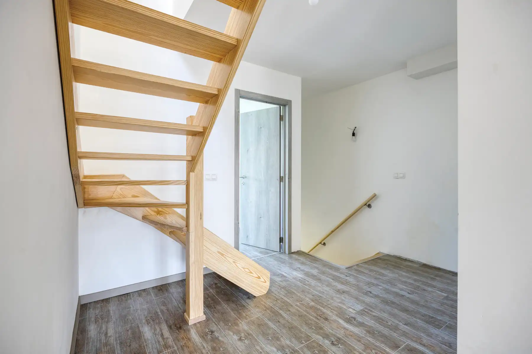 Nieuwbouw triplex met 4 slaap- en badkamers, tuin en parking foto 9