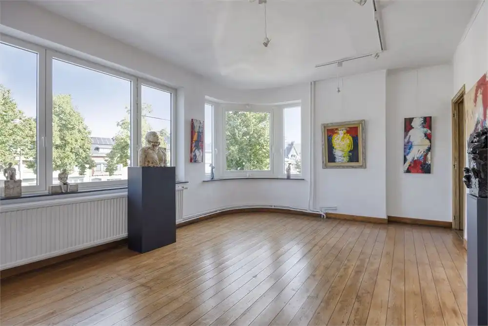 Uniek herenhuis met atelier en ruime bewoonbare oppervlakte in hartje Tongeren foto 14