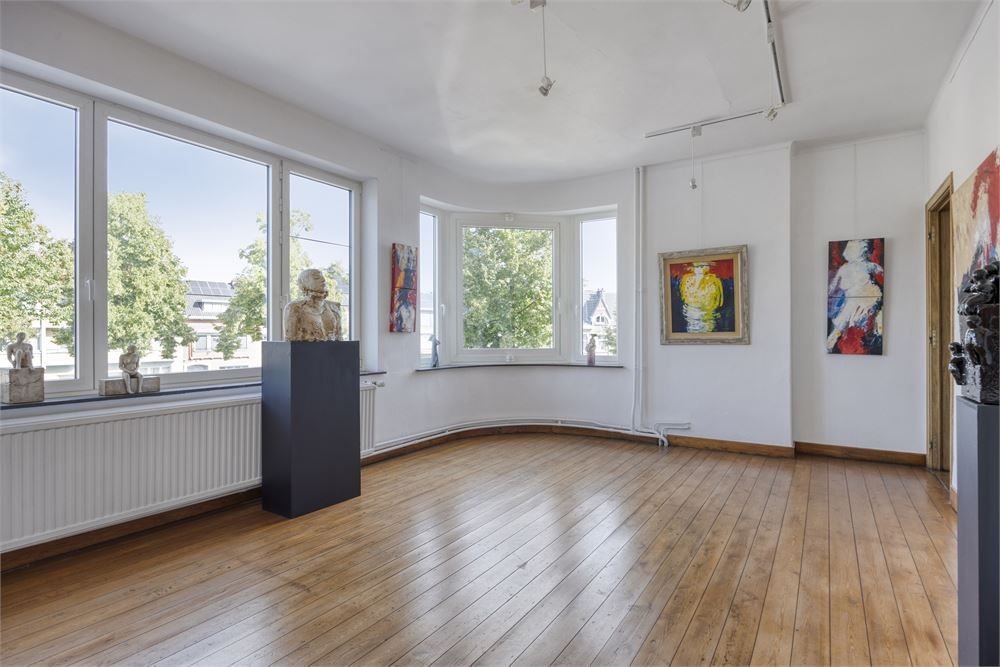 Uniek herenhuis met atelier en ruime bewoonbare oppervlakte in hartje Tongeren foto 14