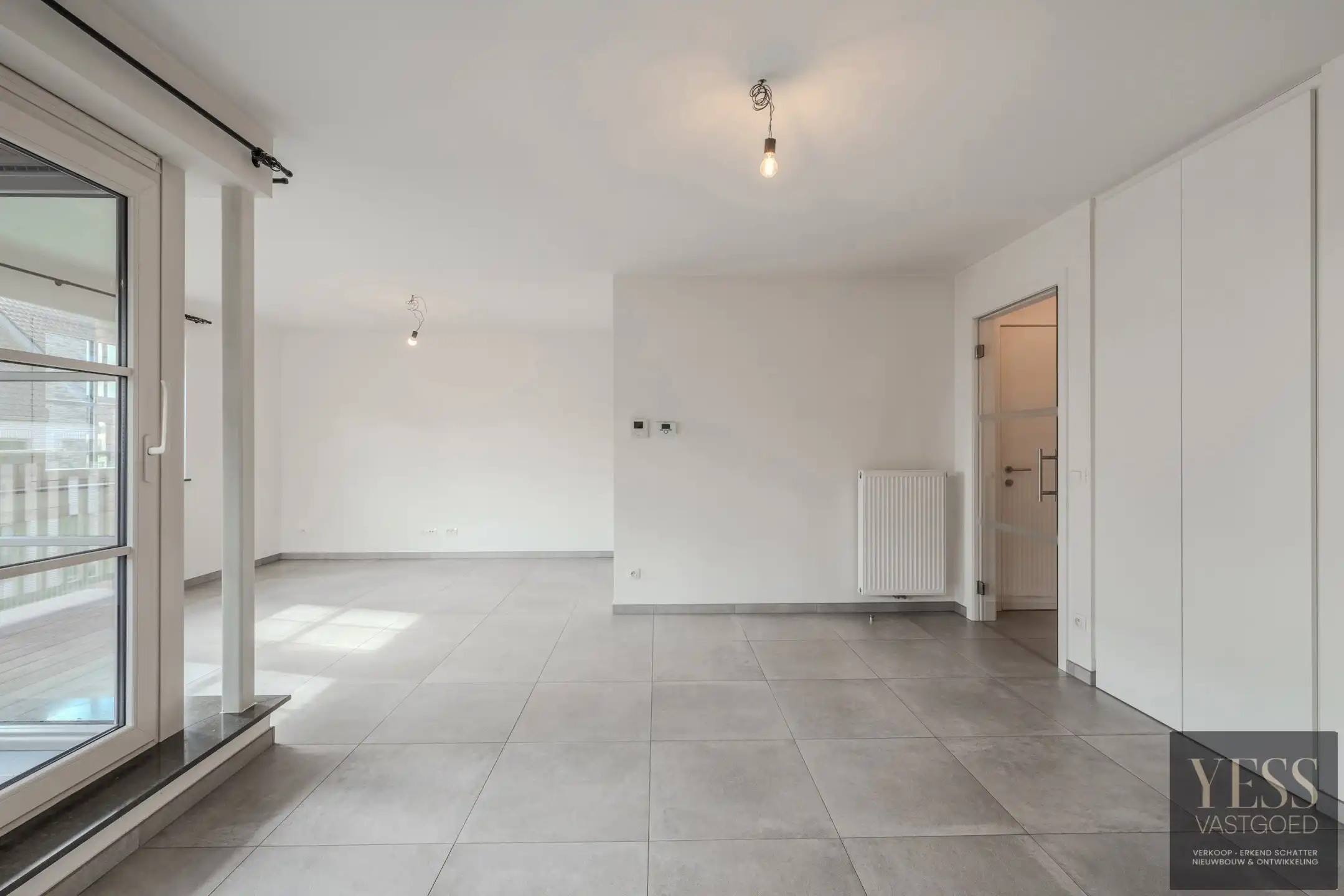 Zo goed als nieuw appartement + terras + garage! foto 4