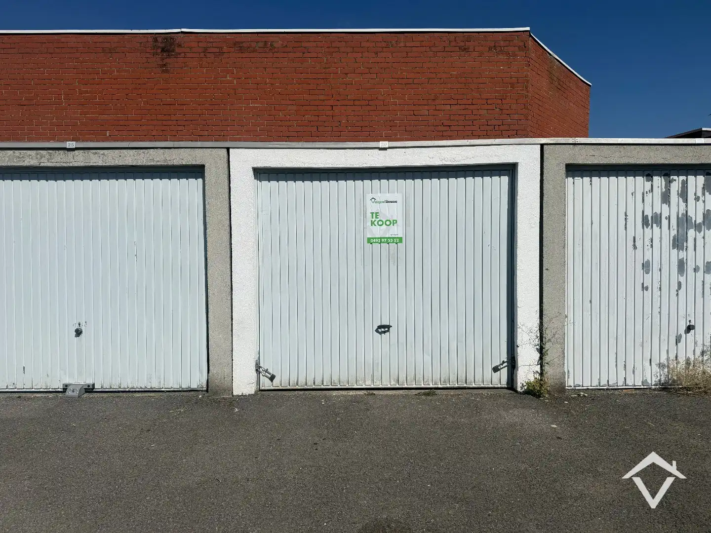 Afgesloten garagebox in centrum Roeselare foto {{pictureIndex}}