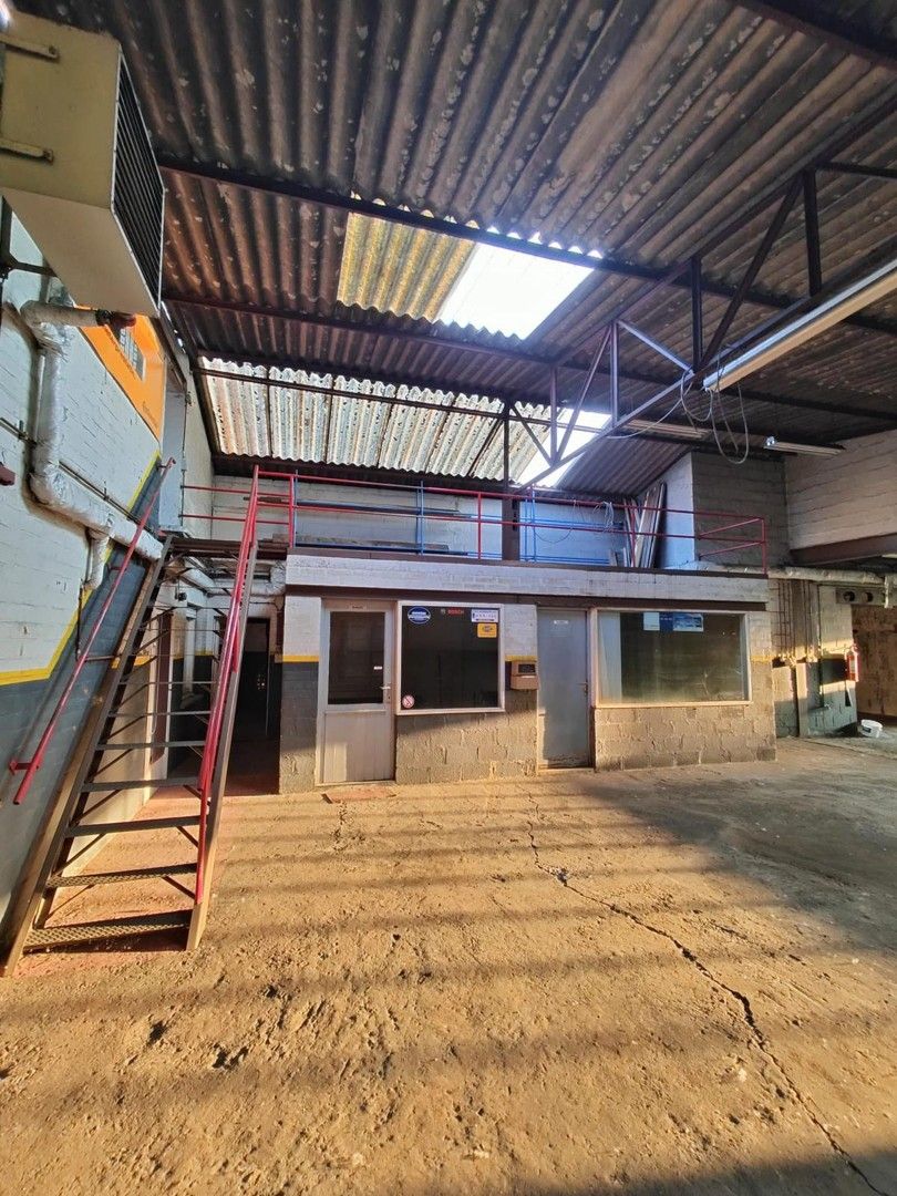 Woning met loods en voormalige showroom foto 26