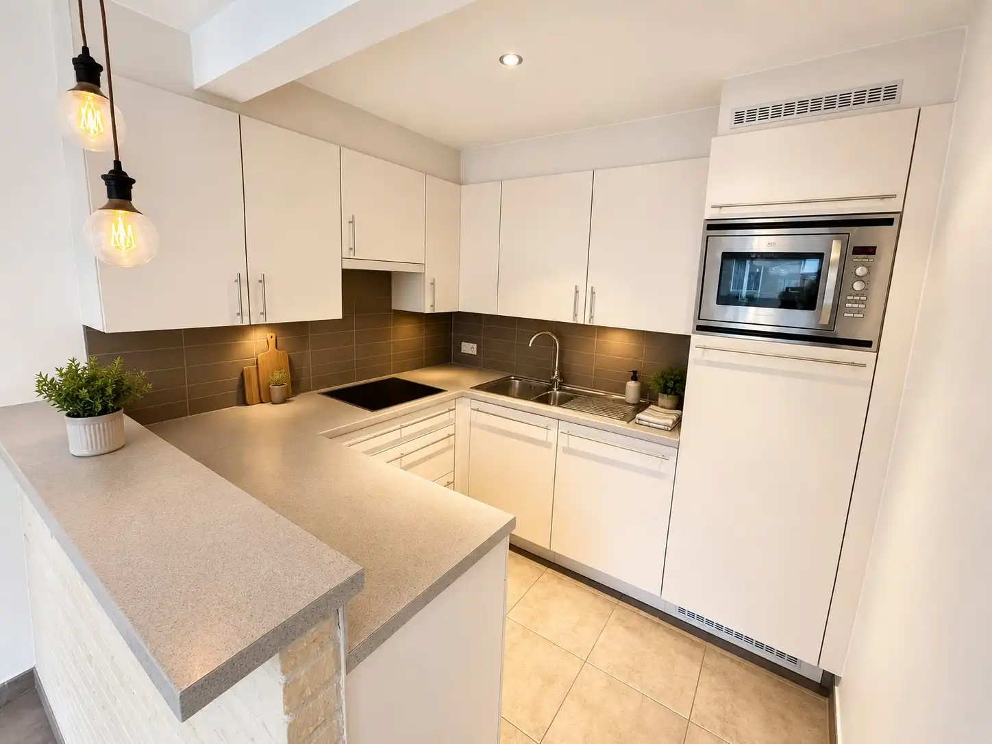 Lichtrijk appartement op wandelafstand van winkels en openbaar vervoer. foto 4