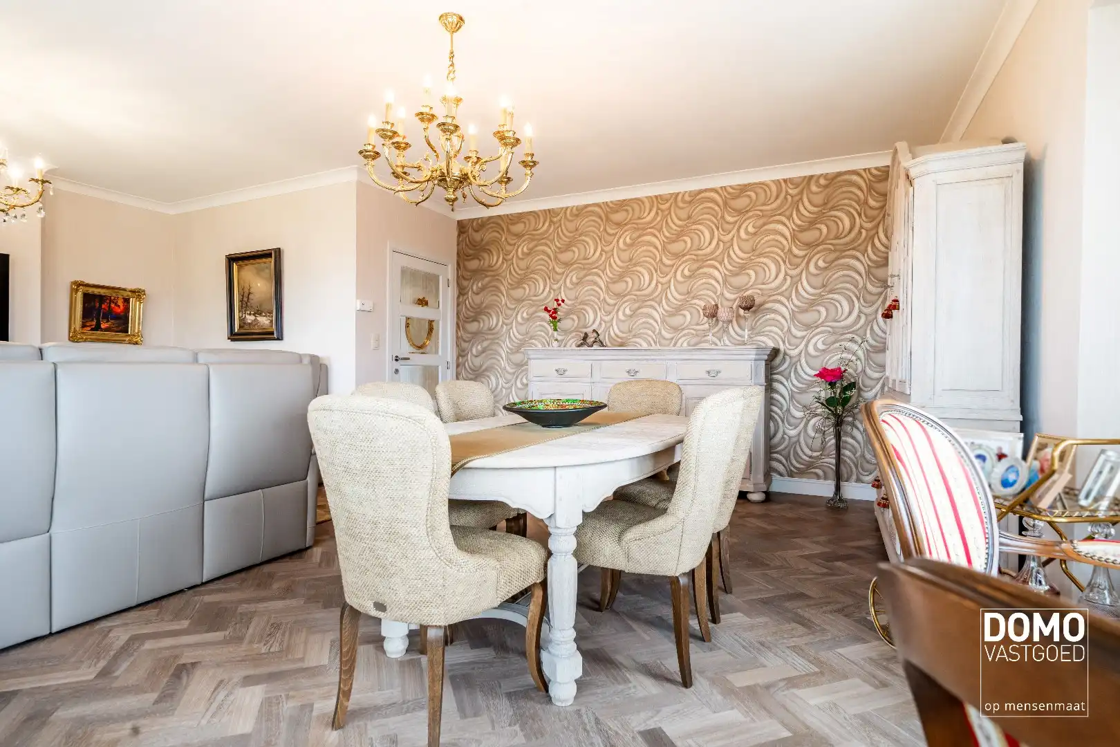 Stijlvol wonen in hartje Hasselt met een uniek uitzicht over het Kolonel Dusartplein foto 4