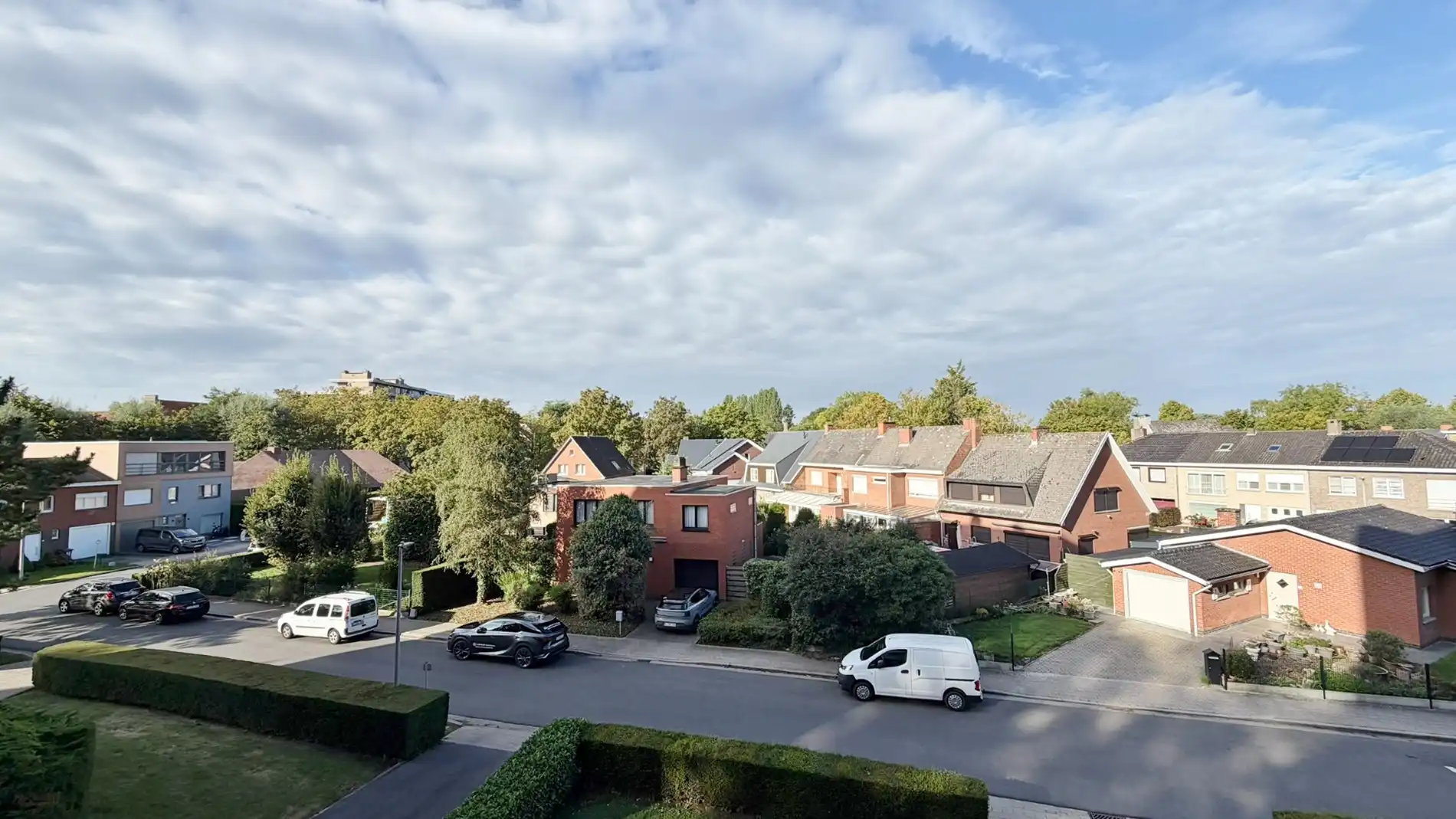 Ruim en lichtrijk appartement met garage, terras en open zicht foto 9