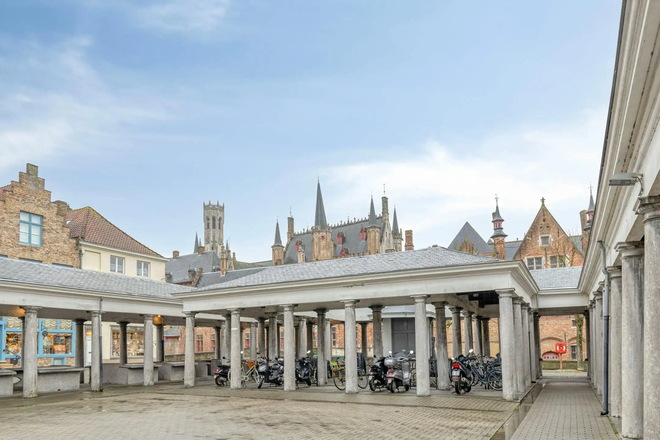 Karaktervol appartement te koop met mezzanine in Brugge foto 12