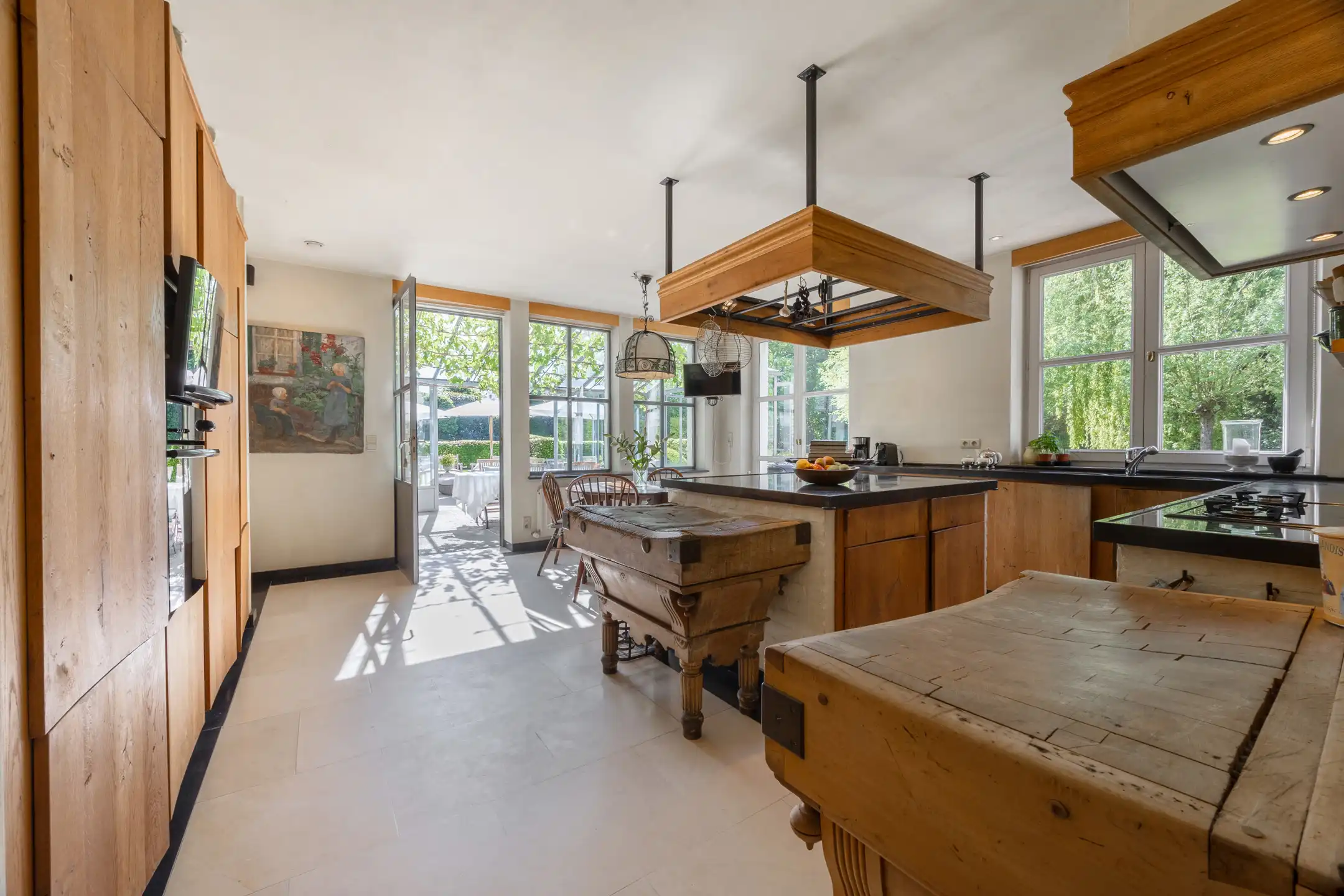 Unieke parel op royaal perceel (3.877 m²) met bouwgrond foto 14